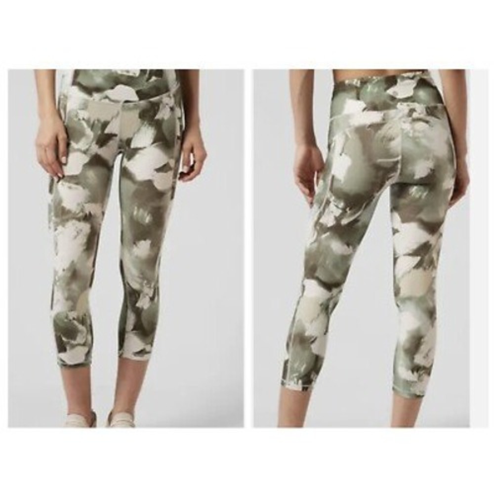 Athleta Ultimate Stash II Capri Women's S Green Camo Abstract Pocket Leggings